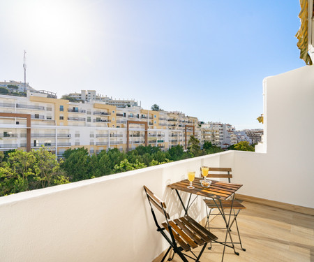 ★Stylish Apt & Sunny Balcony ★Old Town ★5min Beach