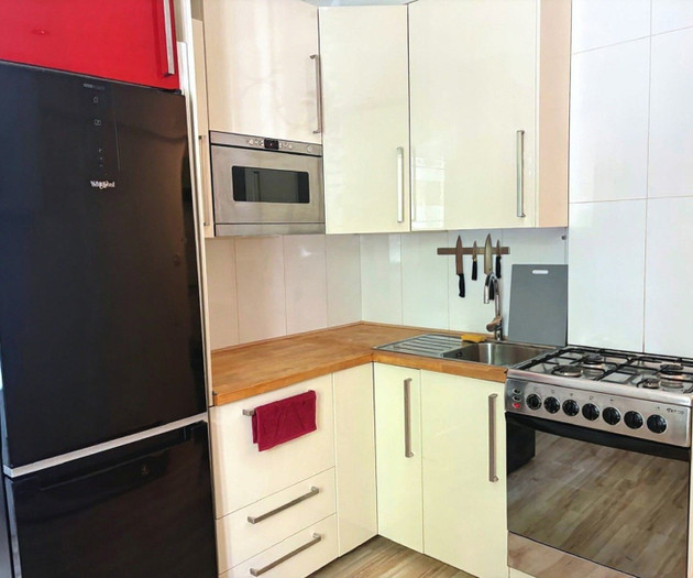 Quiet renovated studio with home office