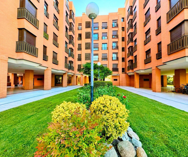 Airport Madrid Plenilunio Suites Green by beBalmy