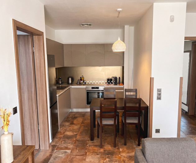 Luxury 2-bedroom 2-bathroom condo with parking
