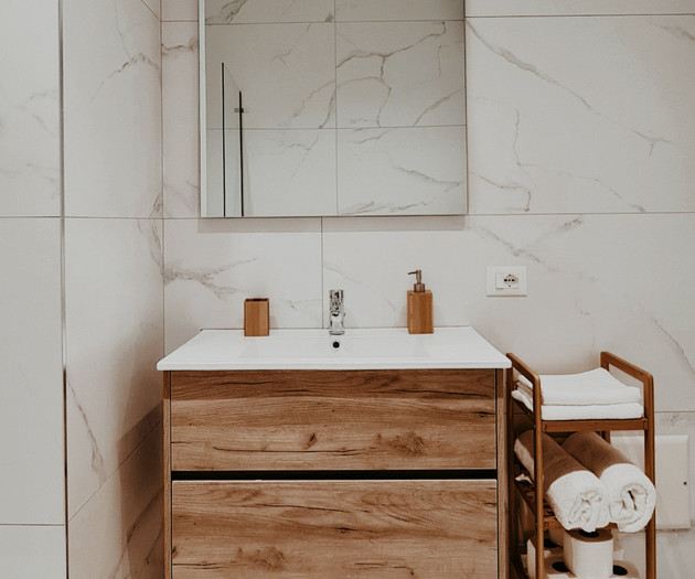 S t r e h z a: your spacious sunlit oasis