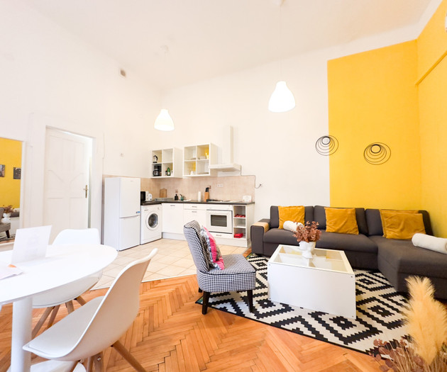Yellow House - Large central one-bedroom