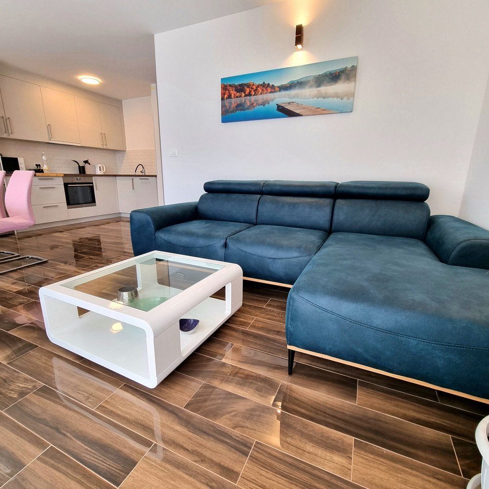 FOR RENT: MODERN TWO-BEDROOM APARTMENT preview