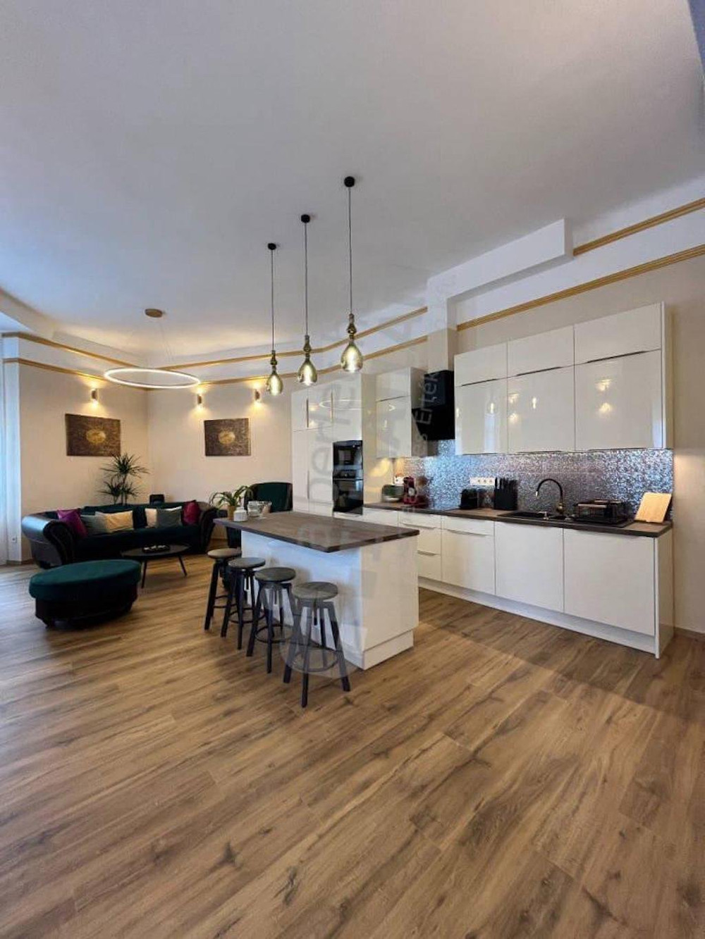 Chic, comfortable apartment in Budapest preview