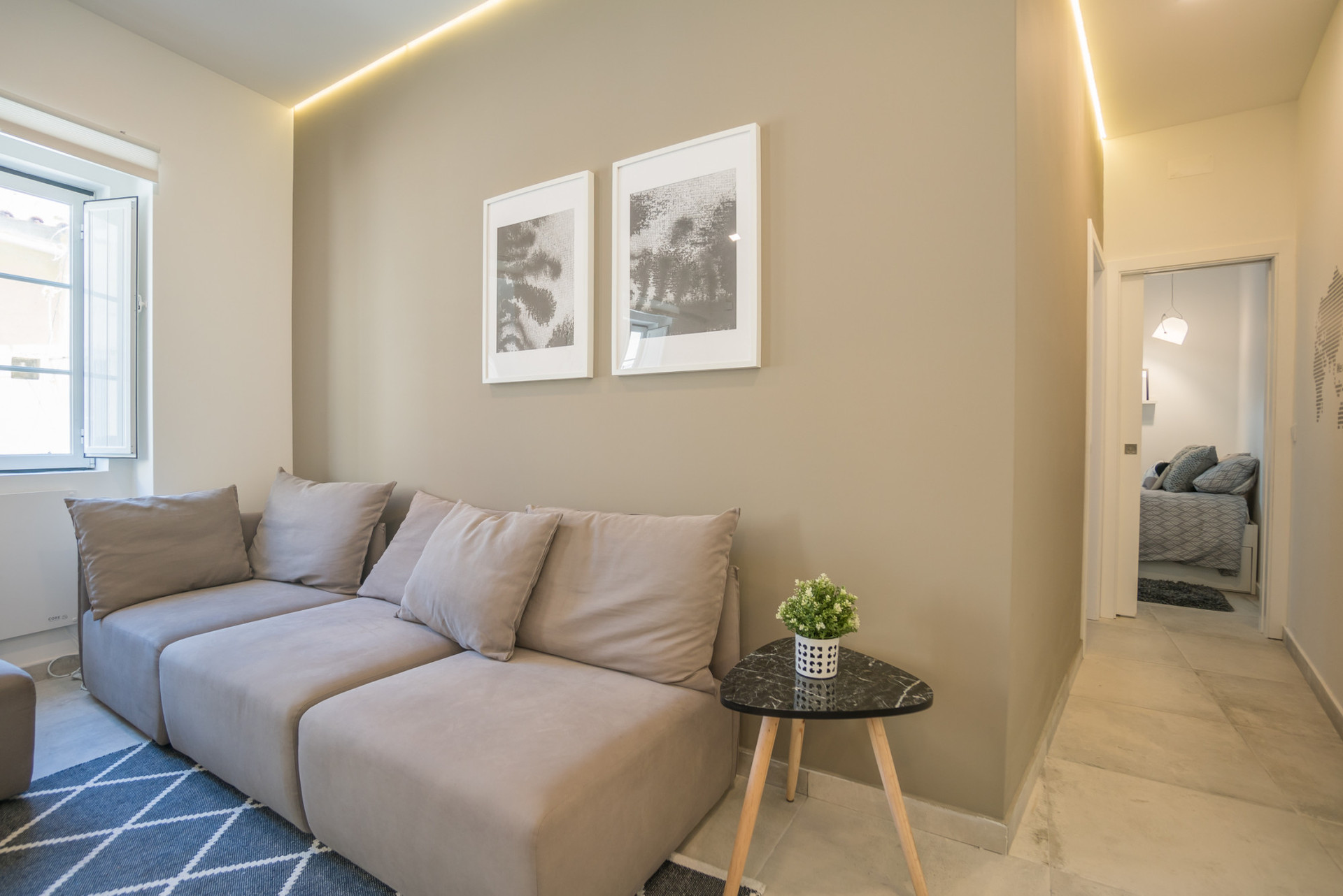 Living room corridor to the bedrooms