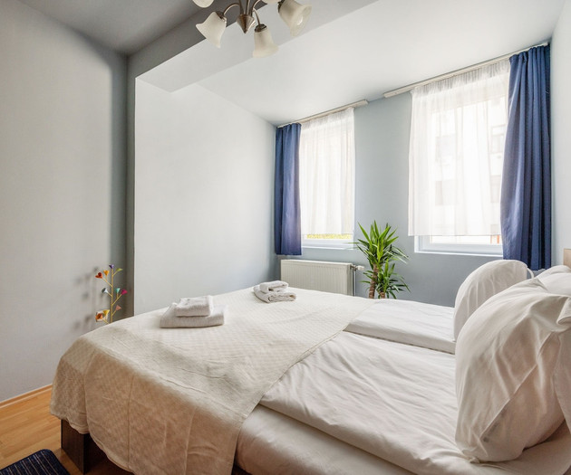 Charming 1-BR with Balcony View & Free Parking