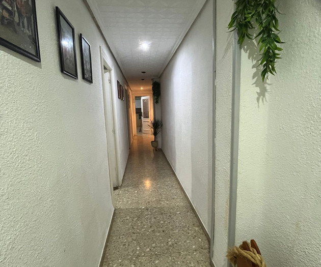 Large, bright kid-friendly home 20 mins from beach