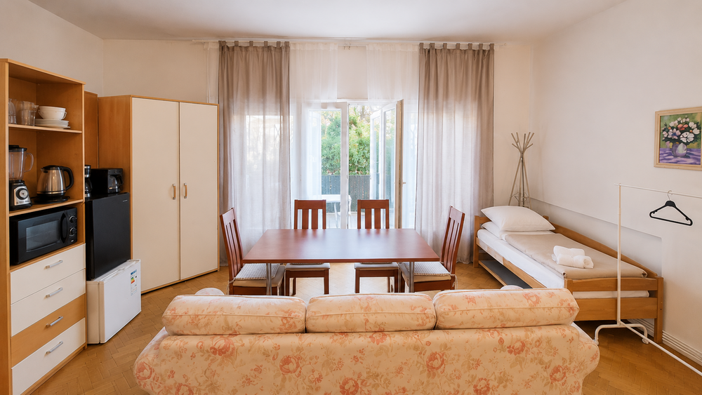 Furnished room in a villa with own terrace preview