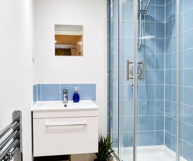 Cozy Eastleigh Home | 2 King Beds | Free Parking