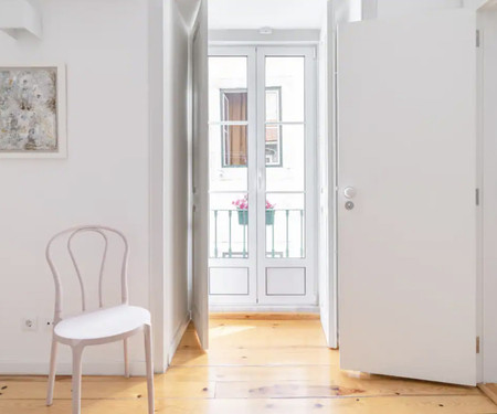 Quiet, central 2 bedroom Lisbon Pateo Apartment