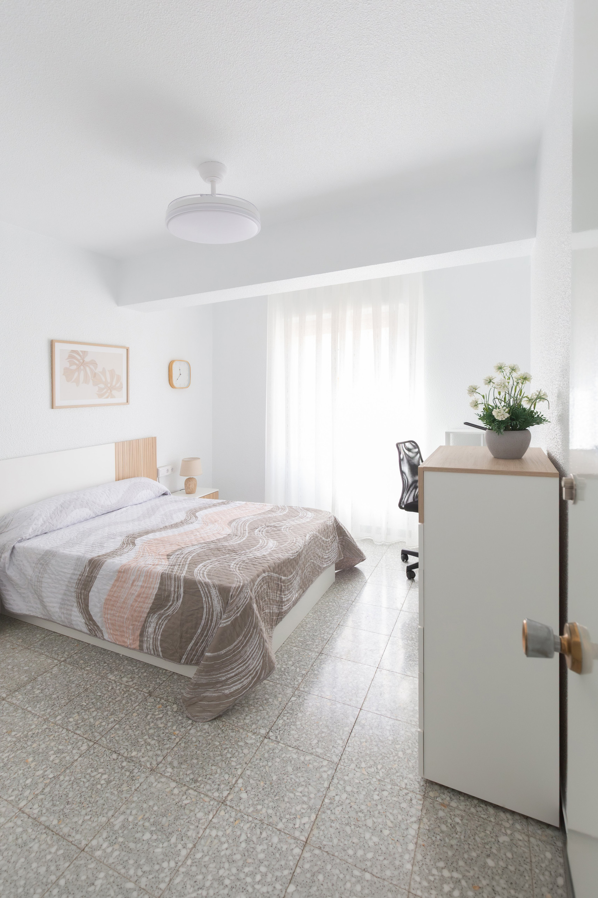 Bedroom with wardrobe and flowers