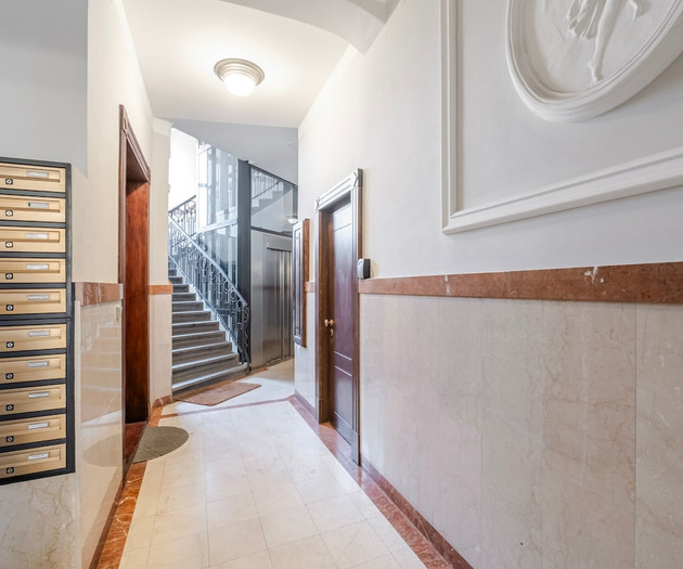 Blueground | Vinohrady, balcony, ID89