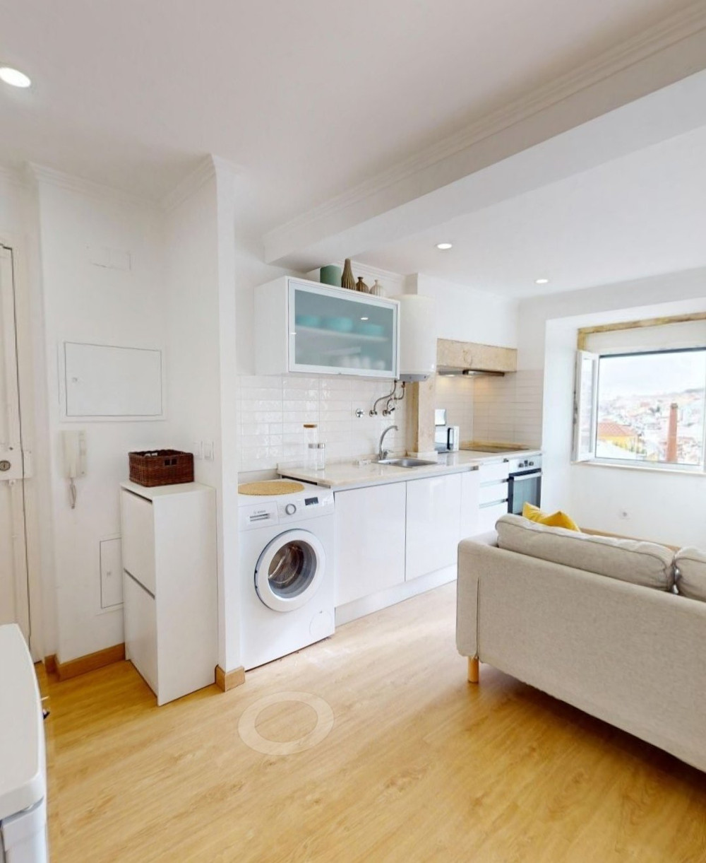 Sunny apartment with a view preview