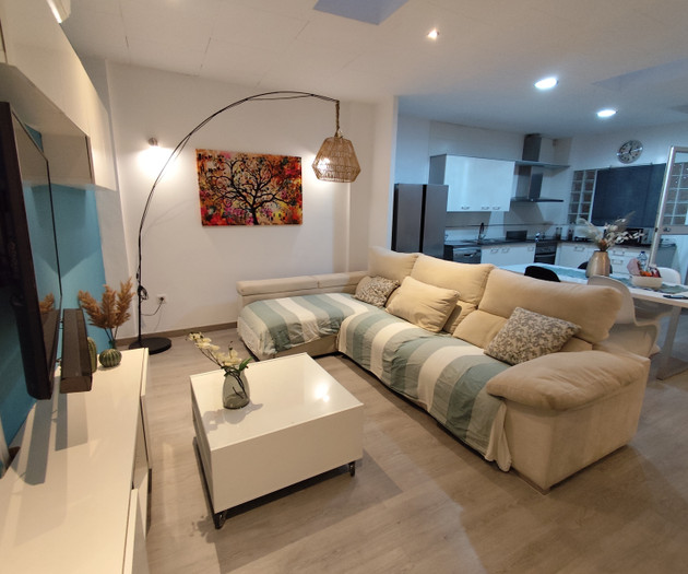 Casa acogedora con amplia terraza y Jacuzzi.