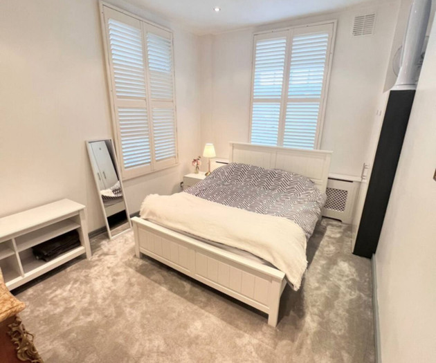 Stylish 2 Bed | Walk to Harrods, Fiber WiFi