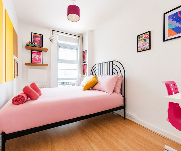 Bright artistic flat in Central East London