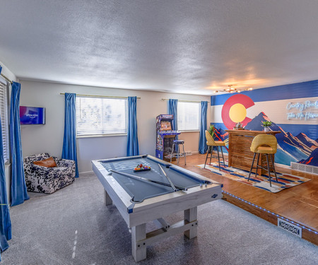 MiniGolf, FirePit & Arcade spacious home