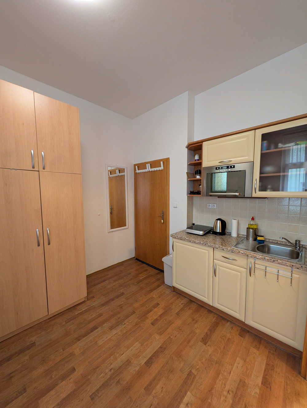 Single or Double Studio Room 15 preview