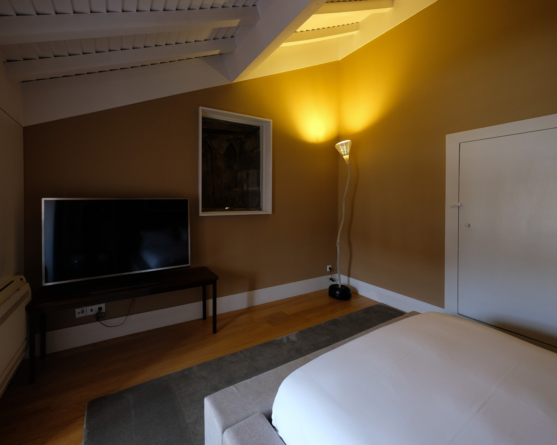 quarto com cama de casal