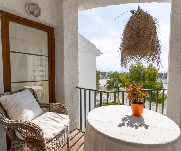 Sea, apartment with sea views, in first line of th