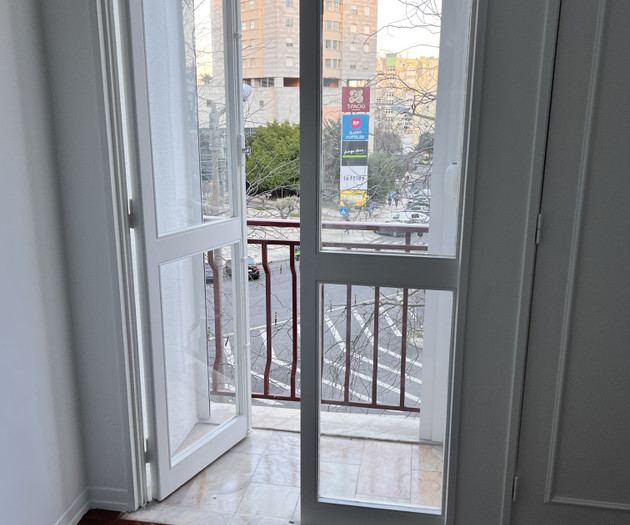 Cozy & Fully Furnished Ocean Blue Room in Lisbon