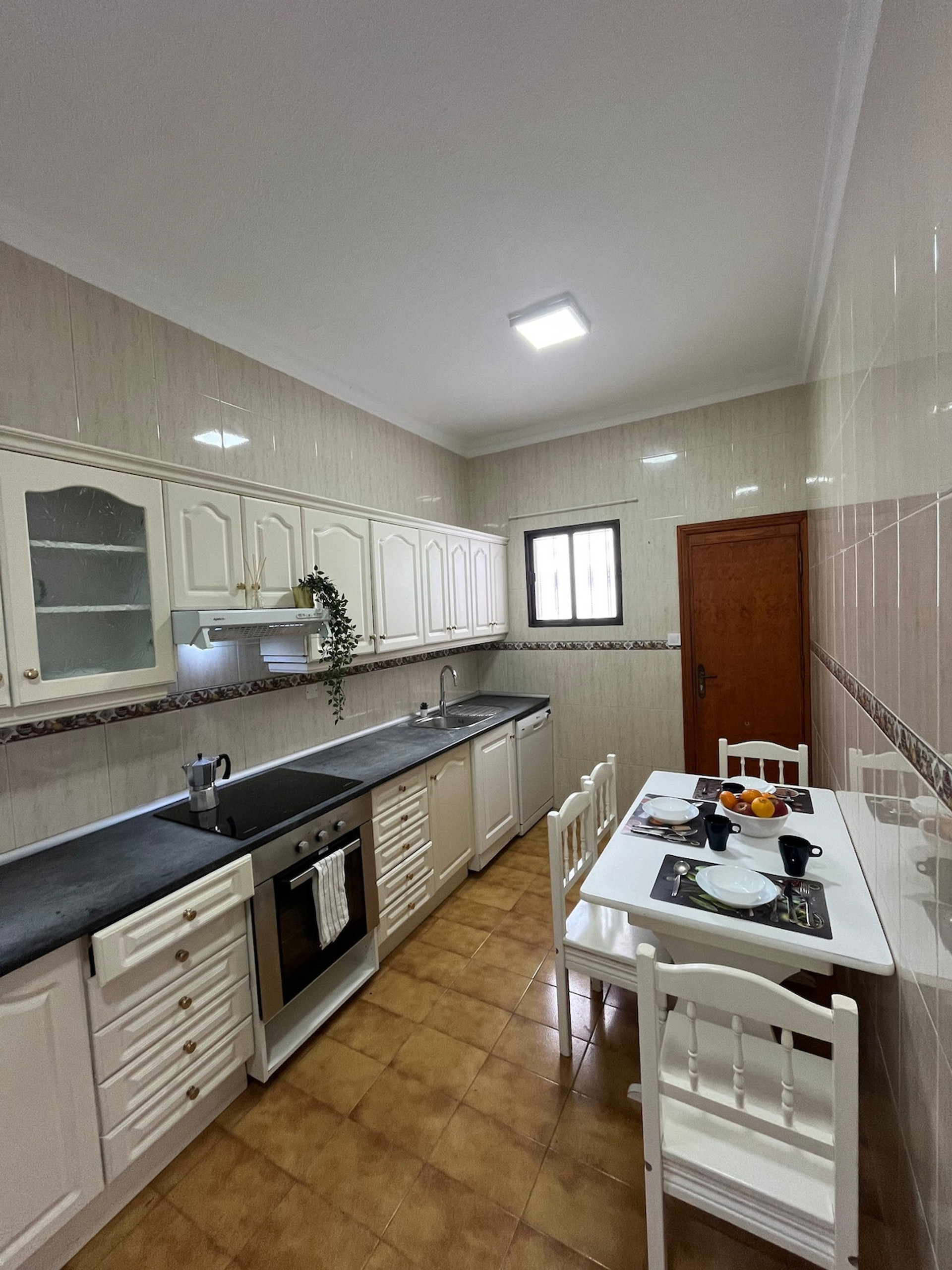 Full kitchen