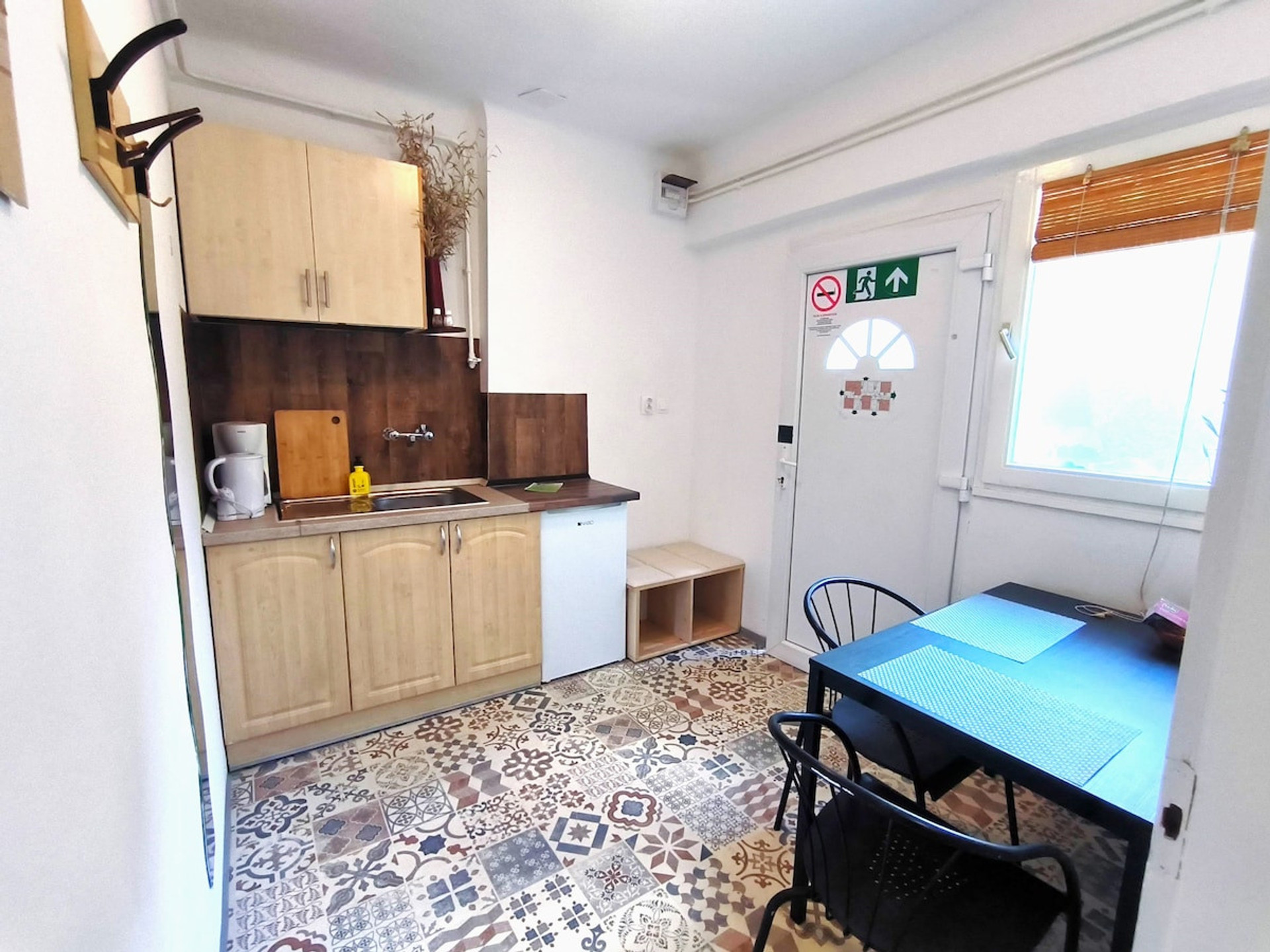 Dining area image 1