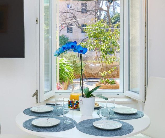 Barbara's Garden Apartment