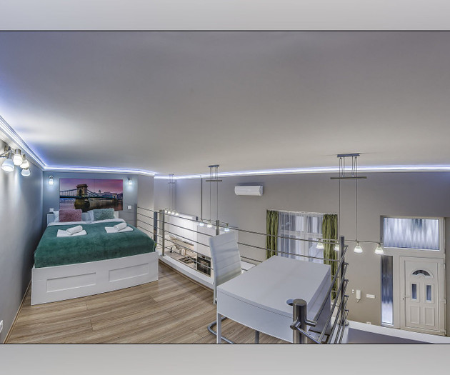 Quiet and beautiful apartment at Oktogon Square