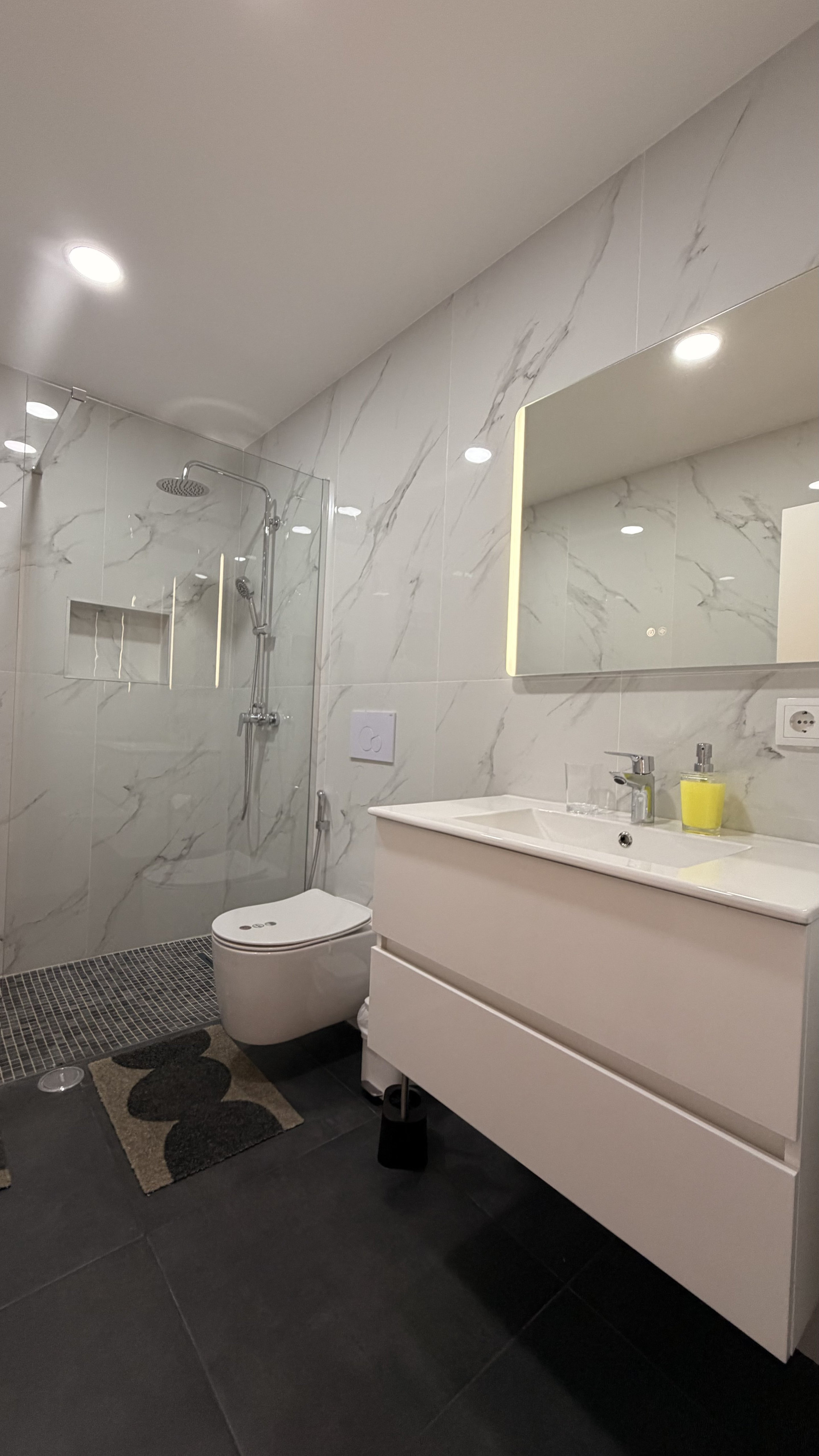 WC 1 Interior
