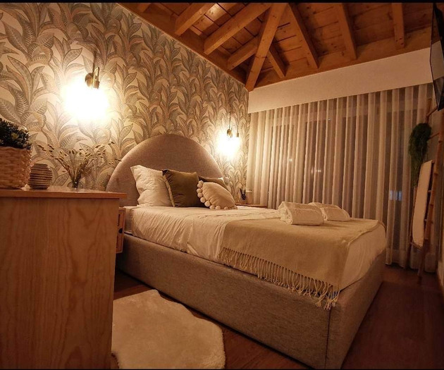 Luxury 5‑Bedroom Villa with Pool and Garden