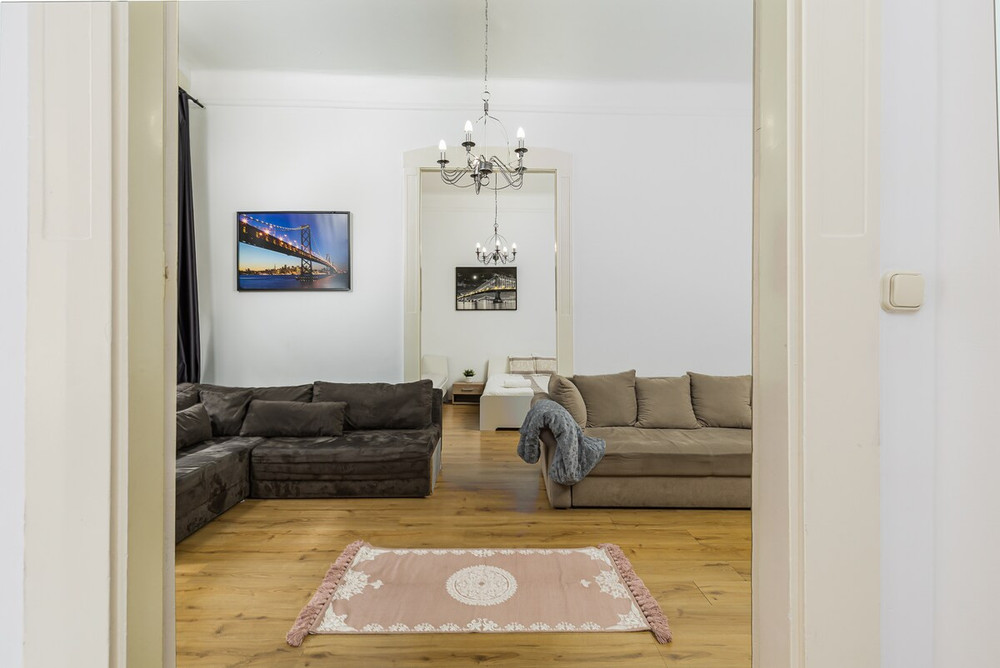 Extensive For Downtown Lovers! preview