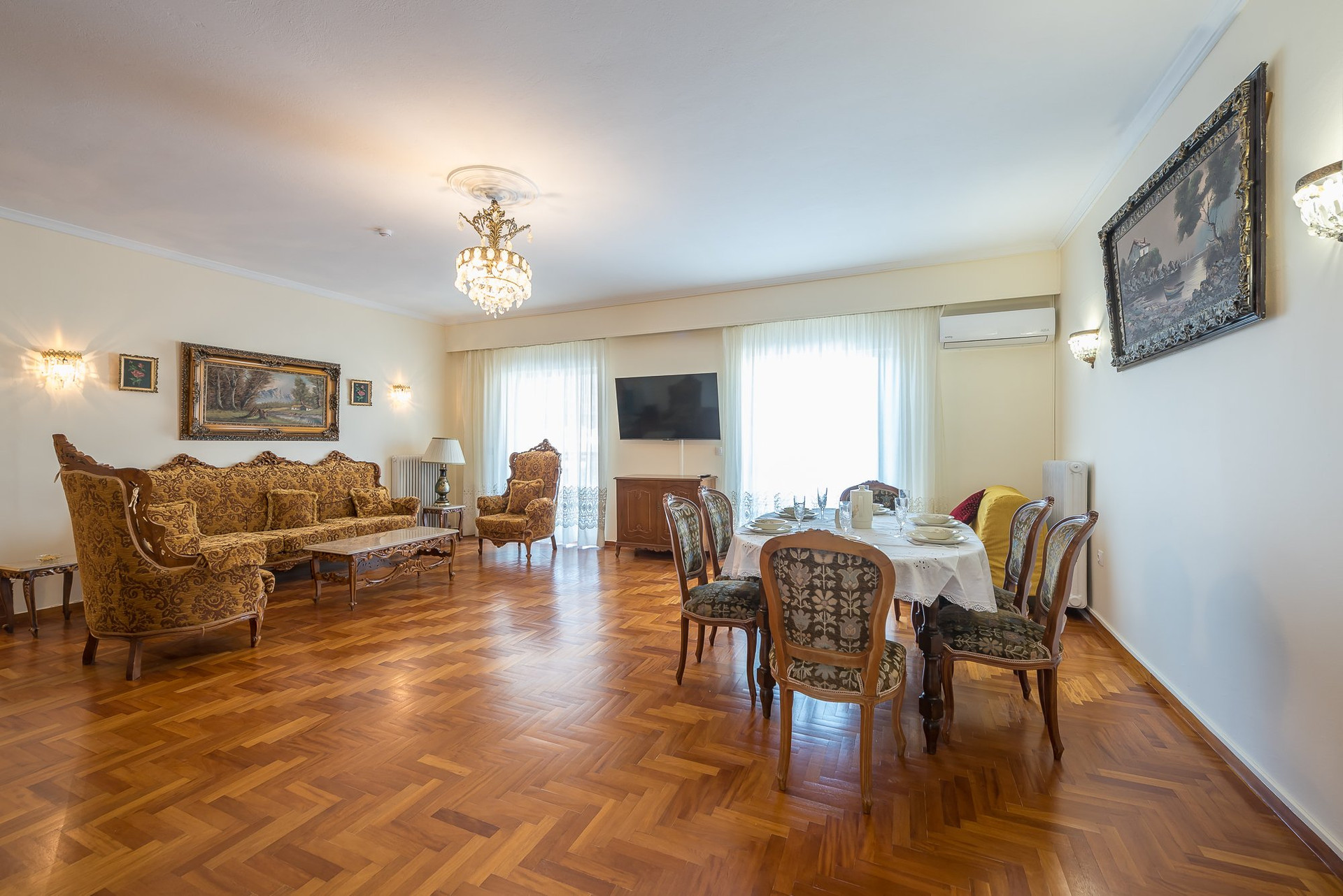 Spacious living and dining room
