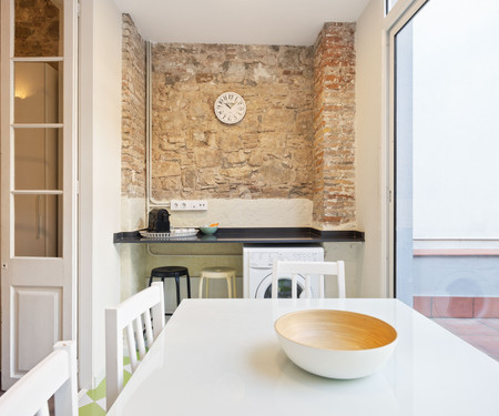 Fabulous 3 Bed with Terrace in Charming Gracia