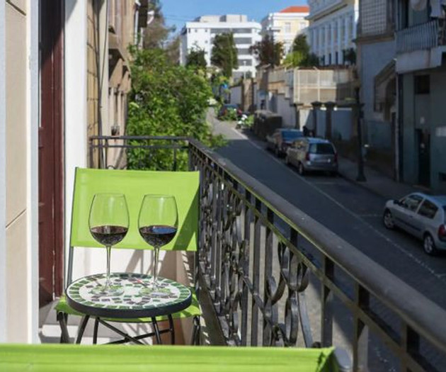 Modern 2-Bedroom Flat in Central Cedofeita, Porto