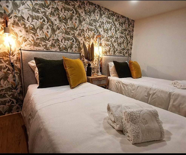 Luxury 5‑Bedroom Villa with Pool and Garden