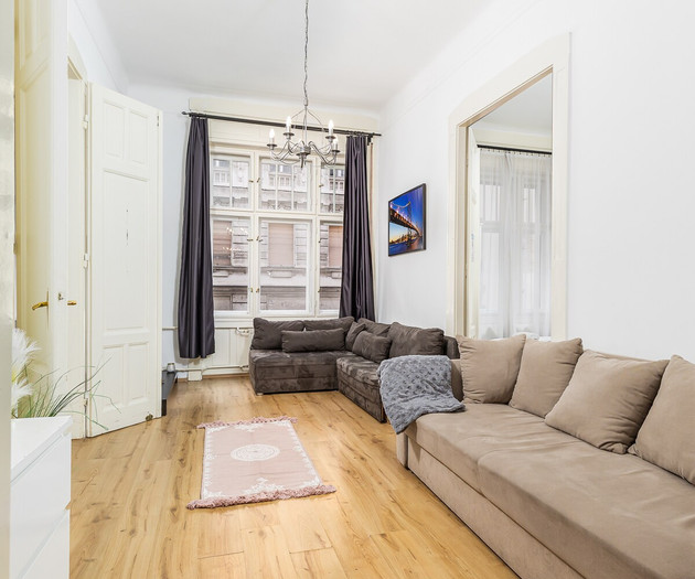 Extensive For Downtown Lovers!