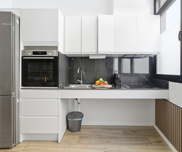 Full kitchen