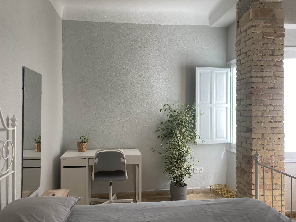 Merseguera Room - Large, bright, open closet preview