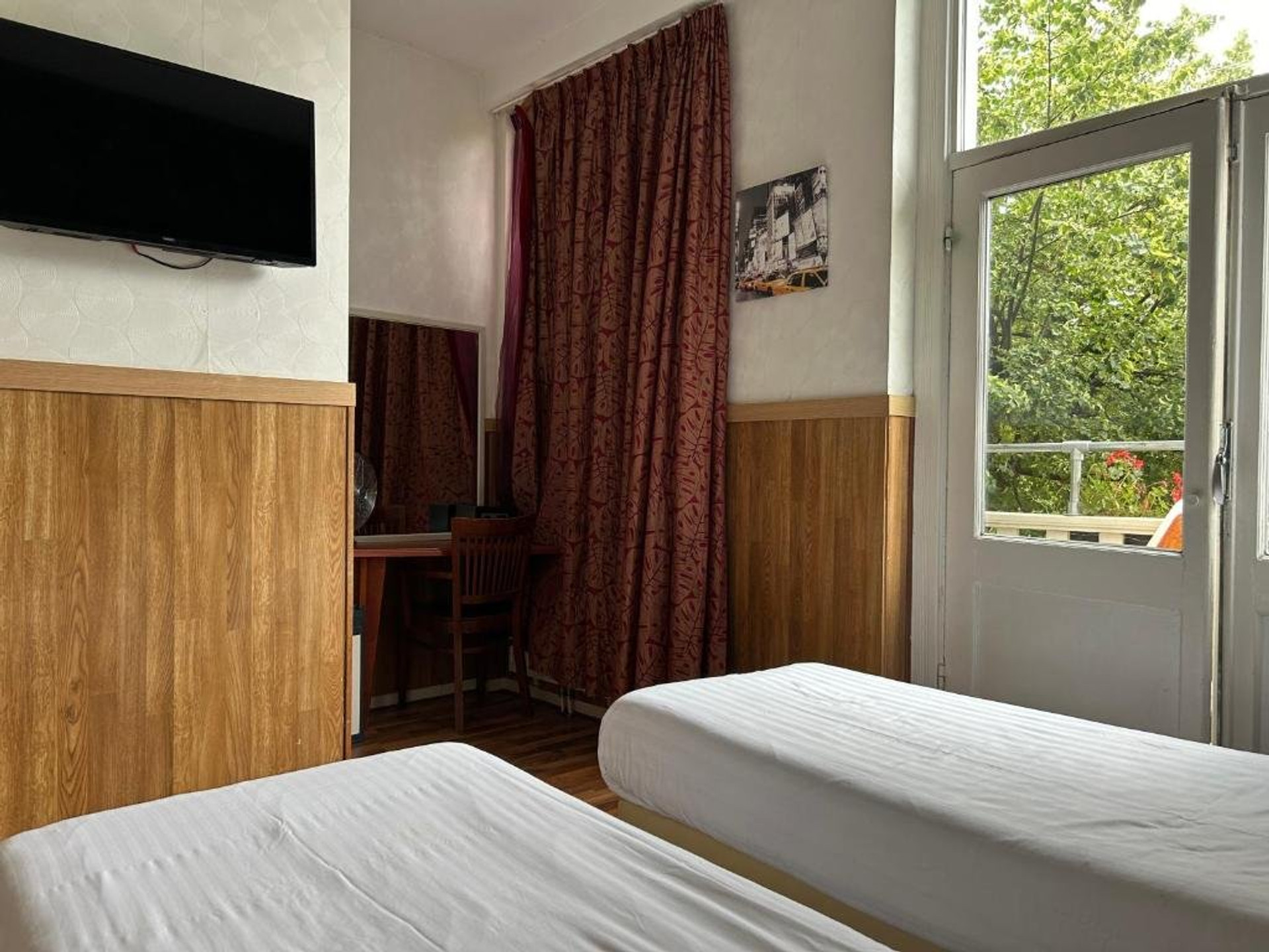 Twin room with balcony
