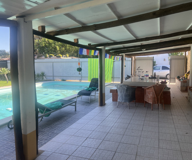 4T House with a camin, big pool + BBQ place