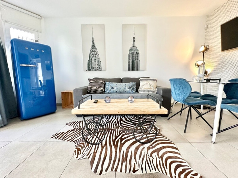 Cosmopolitan: pool, terrace, wifi & desk preview