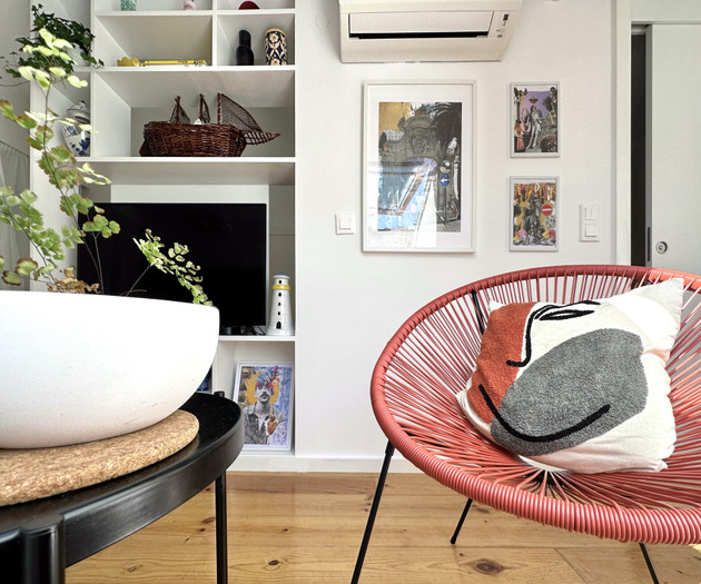 Living room seating with shelving