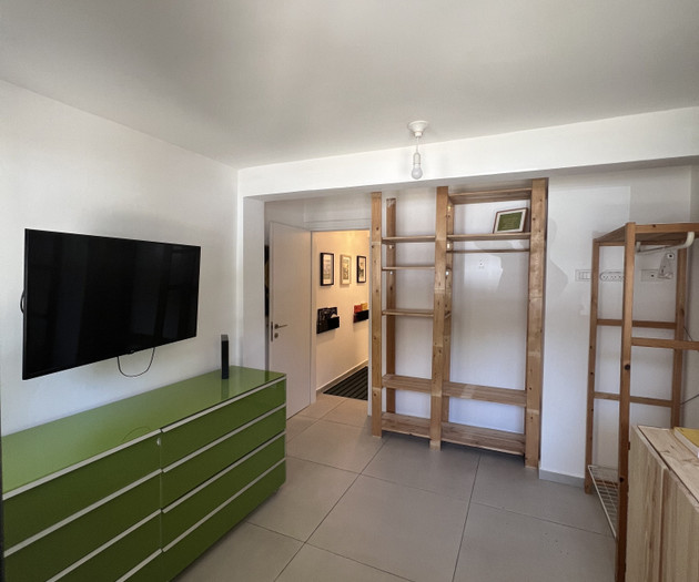 Quiet, large, bright Apartment in Tel Aviv