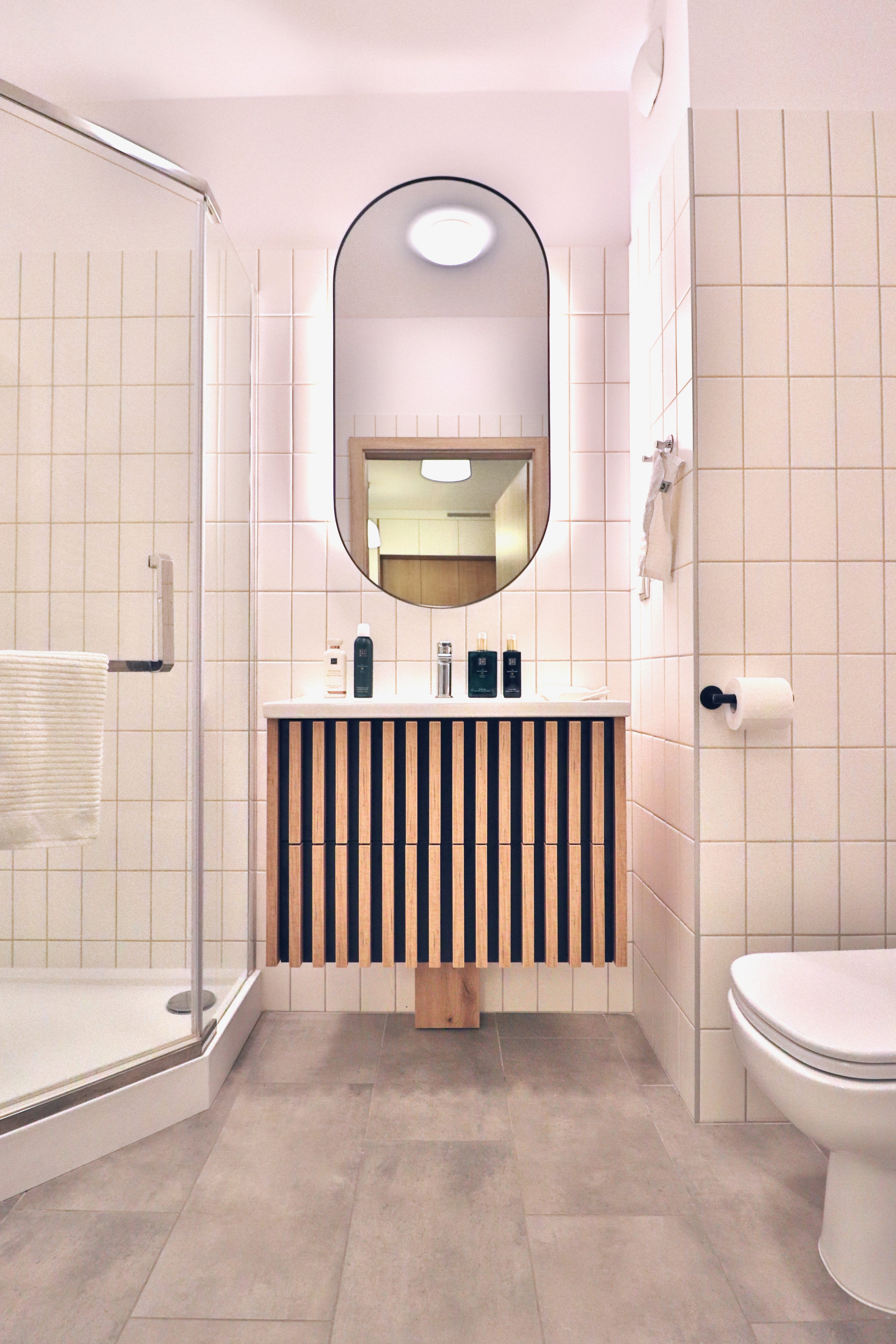 Modern bathroom with oval mirror