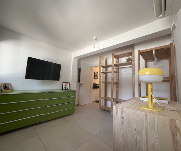 Quiet, large, bright Apartment in Tel Aviv