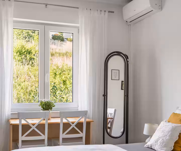 Cozy Apartment with Sea View