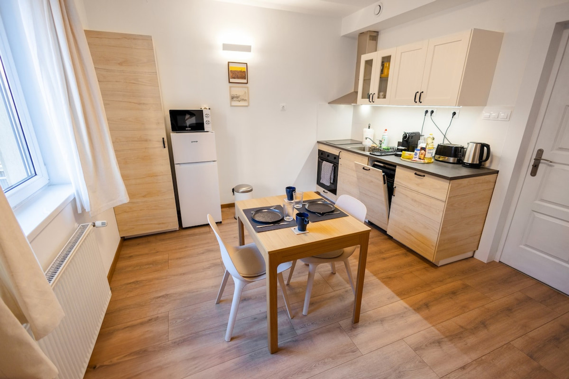 Full kitchen image 1