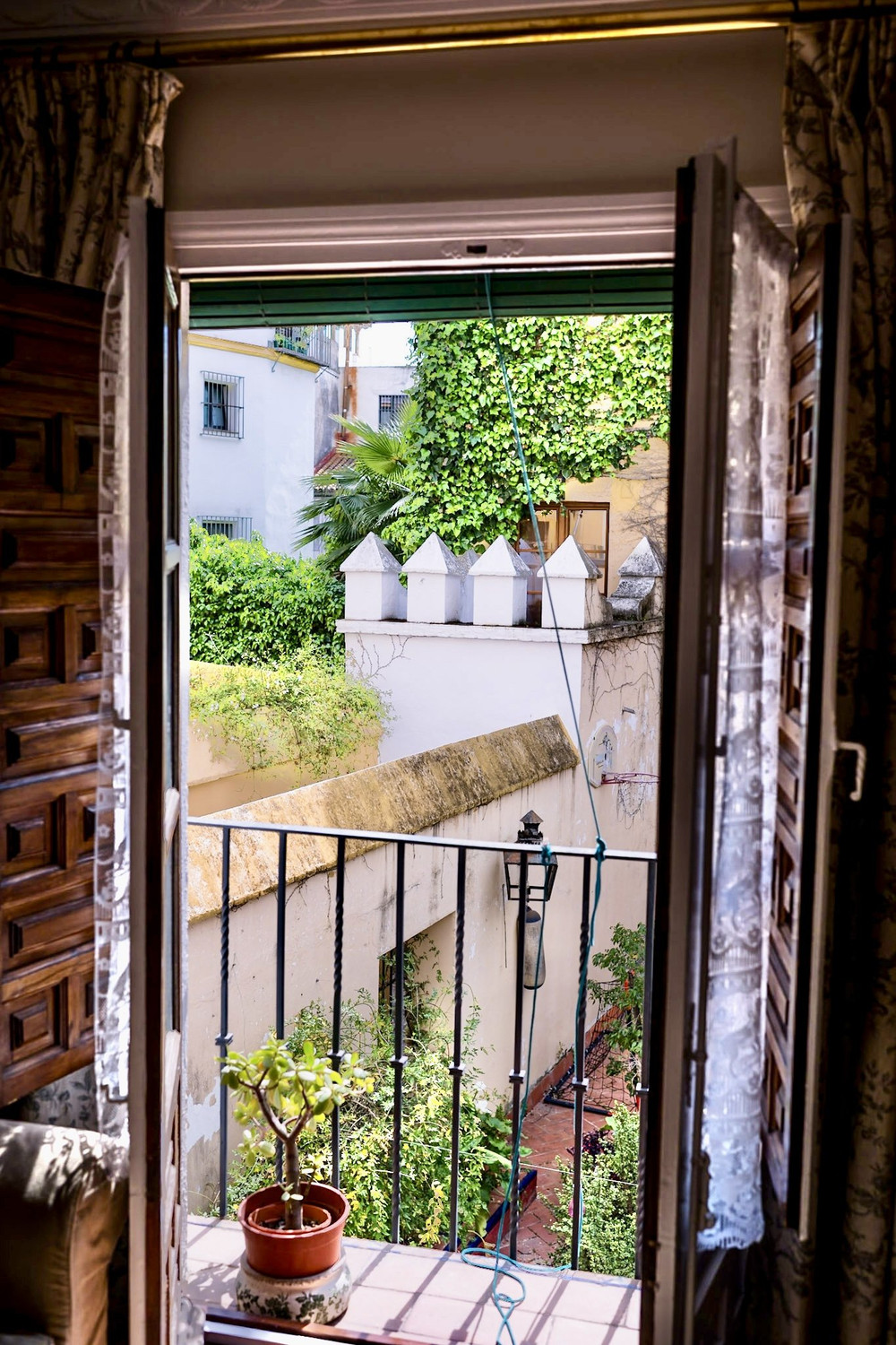 Elegant Historic Apartment with Balcony in Seville preview