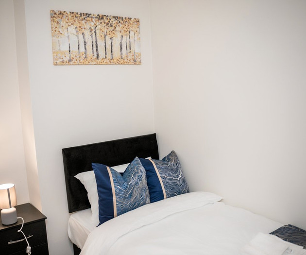 Modern & Spacious 4-Bedroom Residence in Crumpsall